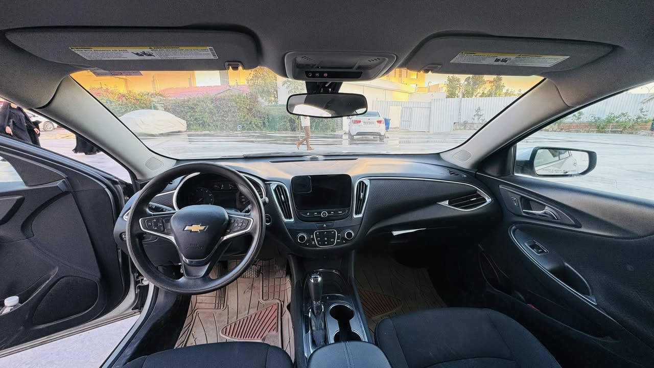 ماليبو ٢٠١٩ حره 
المواصفات : 
بصمة تشغيل  / 
تحكم ستيرن /
ماشيه ١٣٠ 
كشن كهرباء 
رادار جانبي / 
حساسات خلفية / 
شاشة كبيرة  / 
ويل كب / 
اطفاء ذاتي / 
بلوجكتر LED 
/ مانع انزلاق / 
بلوتوث / 
اواكس /
‏ثلاث قطع  تبديل 
/ محرك 1500 وكير جيد جدا  
سعر ١٠٣ بيه مجال
***********رقم
