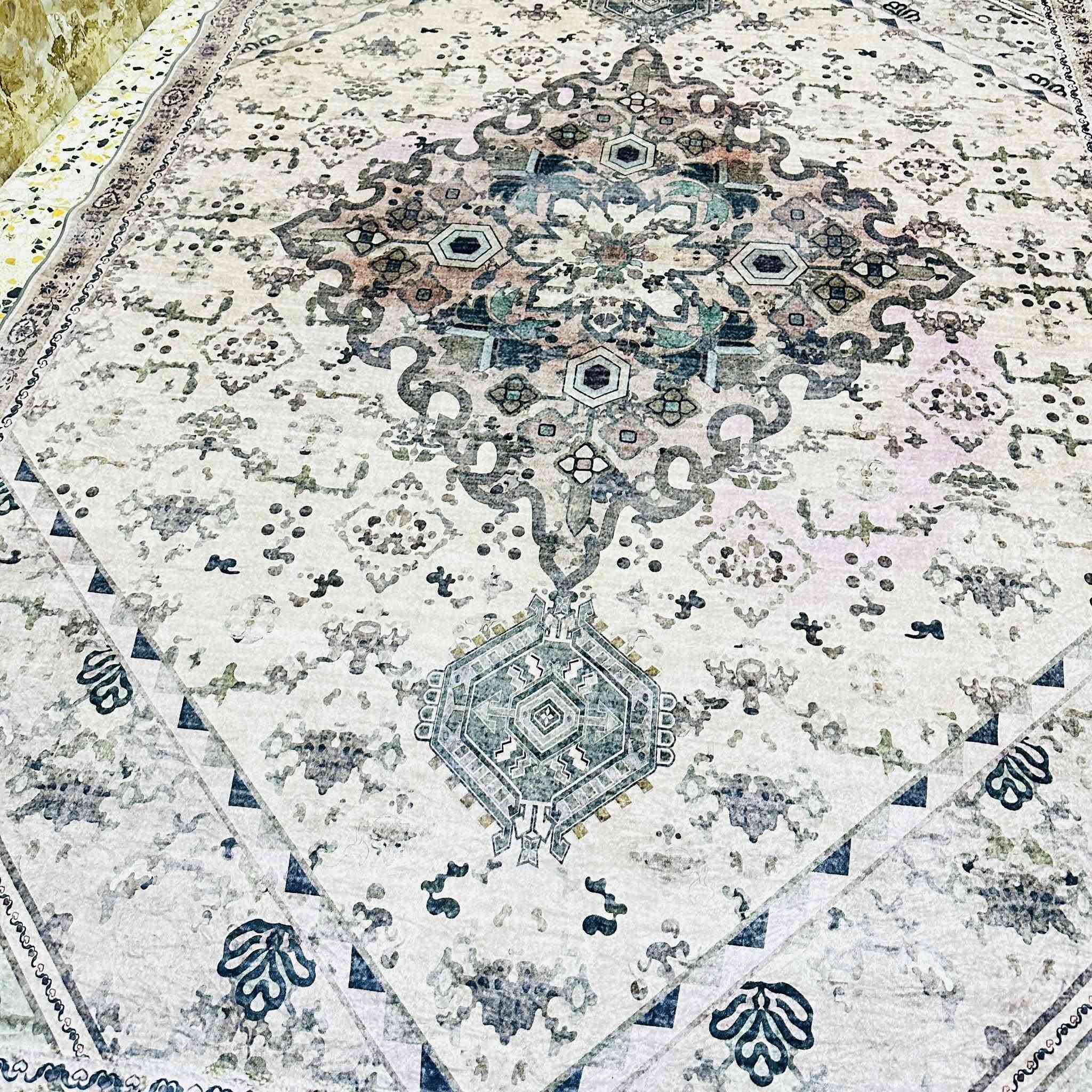 فرشه جديده كلش 35
فيل جبير وحلو 35 وبيه مجال الاسعار لتواصل واتساب ***********
