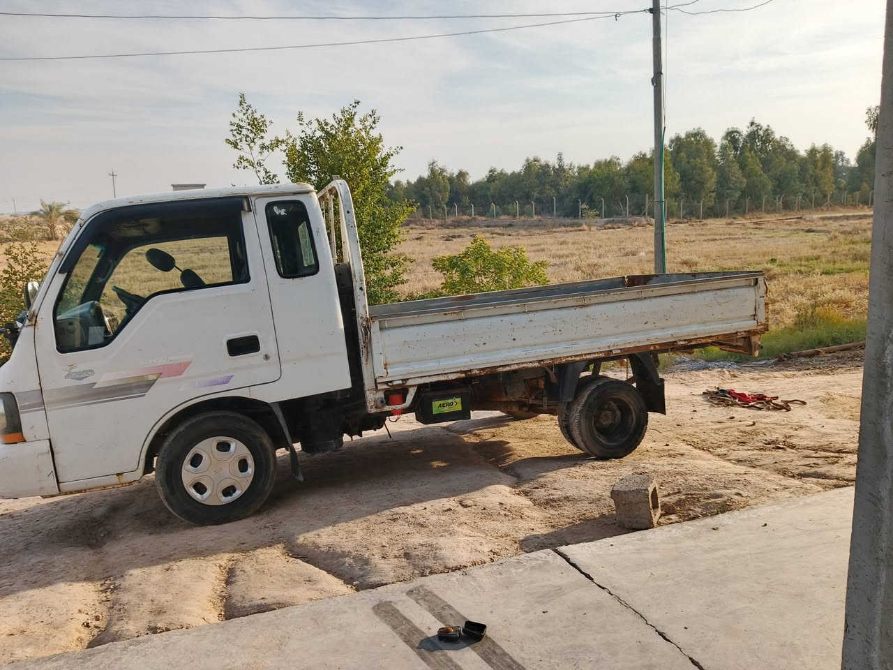 كيا ام عيون موديل 2000 
السعر 70  المكان الفلوجة 
***********
