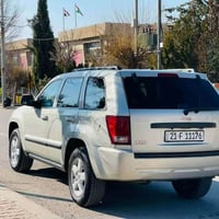jeep 2008 دەبەڵ ئەکسل  سڵایت یەک پارجە بۆیاخی هەیە بۆ زانیاری زیاتر تی...