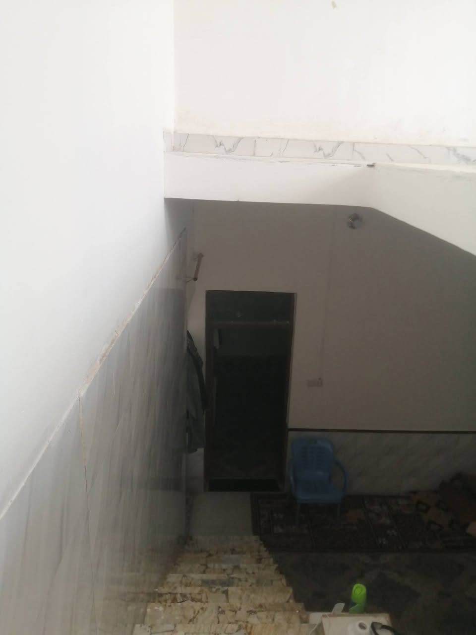 بيت 100 متر طابقين للبيع بناء جديد  التقية ع الشارع العام مقابل بانزين خانة عبد الأمير عبيس السعر ***********
