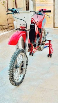 شباب دراجه قفاز ياباني خبط دراجه نضيفه،وما بها اي نقوصات سعر خاص 07754...