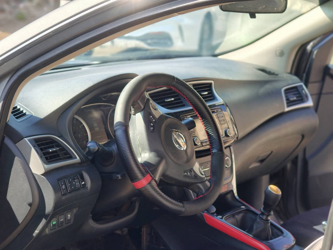 سنترا2017SR واحد علی واحد ، بس كيرعادي ، بيها ۲قطعة صبغ بدون دواخل ، رقم وسنوية جديد تحويل وكالة شرط ، سعر93ورقە ، ر.م***********
