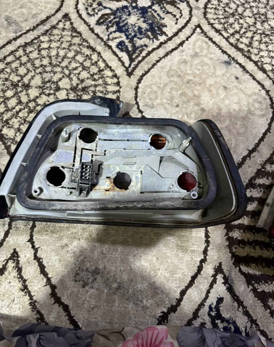 زوج بكلايت مال E36 نضافه 80‎%‎ سعر 60 مكاني المشتل
***********
