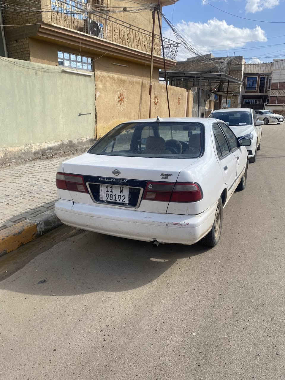 نيسان سني موديل2000 للبيع
كير محرك سني ٢٠٠٧ اوتماتيك 
رقم انكليزي باسمي تحويل ثاني يوم 
تخم تاير جديد 
باتري جديد 
صدر امامي خلفي جديد 
ضربتهه جاملغ امامي بصف السايق 
السياره خير من الله واقتصاديه 
نقصهه فقط كهربائي مضبوط يرجعهه بلاديه 
سعرهه $٤٠ بيهه مجال للشراي 

***********
