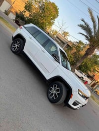 جيب كواند شيروكي لمتدد  2024  امريكي بانزين وليس هايبرد مكفوله من كلشي...