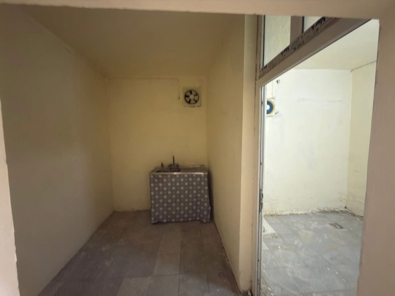 سعر الايجار: 300 الف .
للإيجار للإيجار شقة معزولة عزل تام 
في حي السكر قرب اسواق السكر موقع مميز وهادئ 
المساحة 160متر واجهة 10م 
غرفتين نوم ومطبخ واستقبال وصحيات 

☎️ للاستفسار التواصل على الصفحة او واتساب ☎️ 
‏ ‭0775 715 1464‬ اسيا / ‭0750 359 4652‬ كورك
