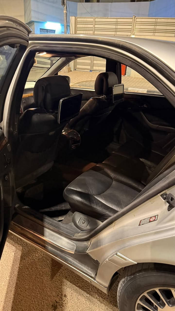 مارسدس غواصه للبيع s500 مديل 2001 السياره 8سلندر  جديده مكفوله من الضربه  ماشيه 140 الف حداديه جديده اماميه خلفيه رقم بغداد ألماني راعيه يريد مداور السياره سعره 95 ورقه وبيه خربطه بعقل الكير يعني عته بالكير 
اشاير بالمري 
مري شفط
منضومه زنون عالي ناصي
كشنات تدفئه تبريد كشنات جدد 
بيبان شفط
كشنات كهرباء
 حساس امامي خلفي
فتحه سقف
ويل ماي باخ
رقمي للتواصل ***********
