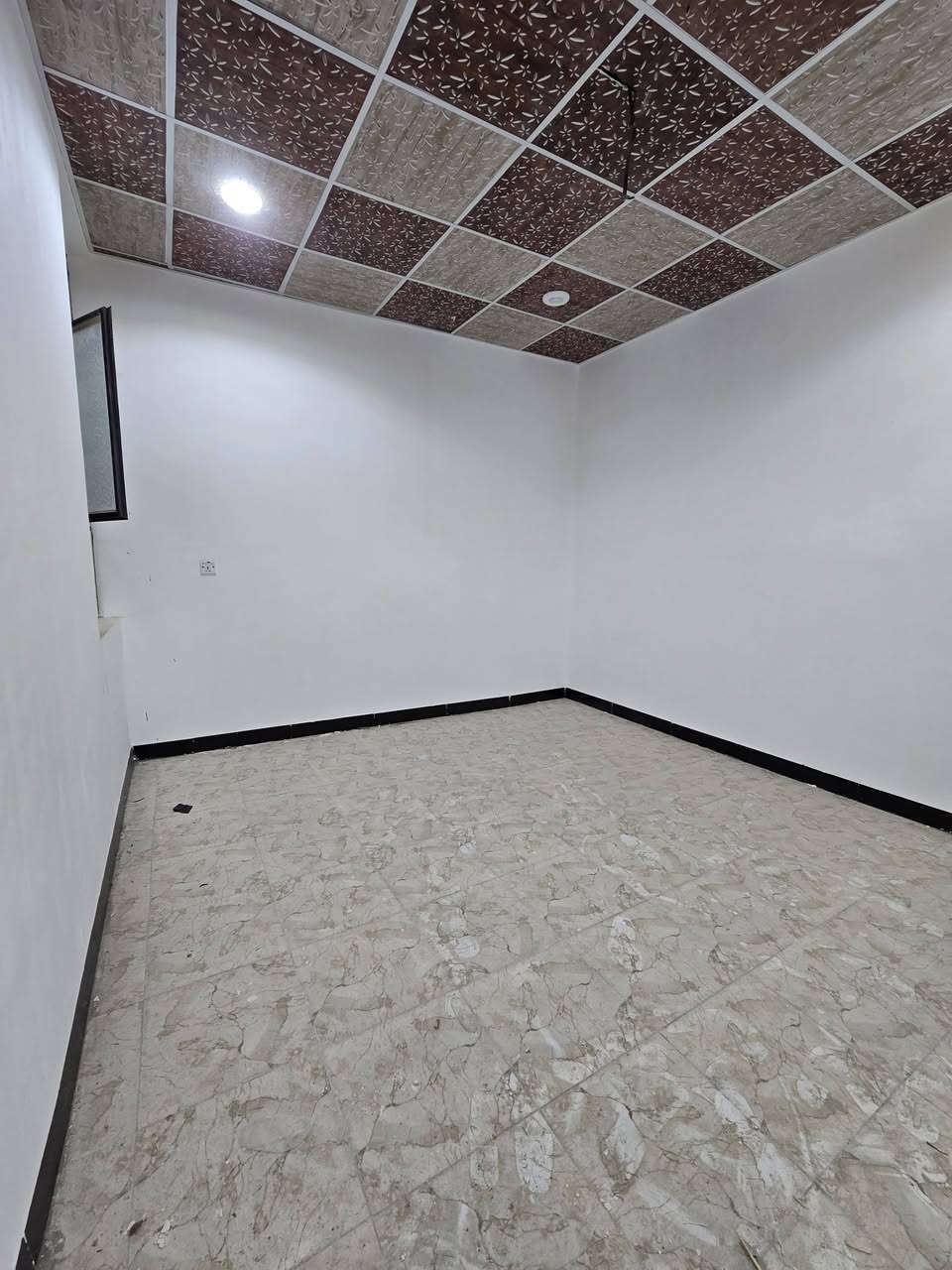 ♛ياﷲ دار للبيع مساحه ٥٠ متر 
♛اساس صب البناء بلوك السقف صب كونكريت 
♛ سعر الدار 18 مليون  مع المجال القليل
♛غرفه صاله مطبخ صحيات 
♛العنوان الكوفه البراكية  شارع المطار القديم خلف اسواق فارس مكتب المنصوري للعقار ***********
