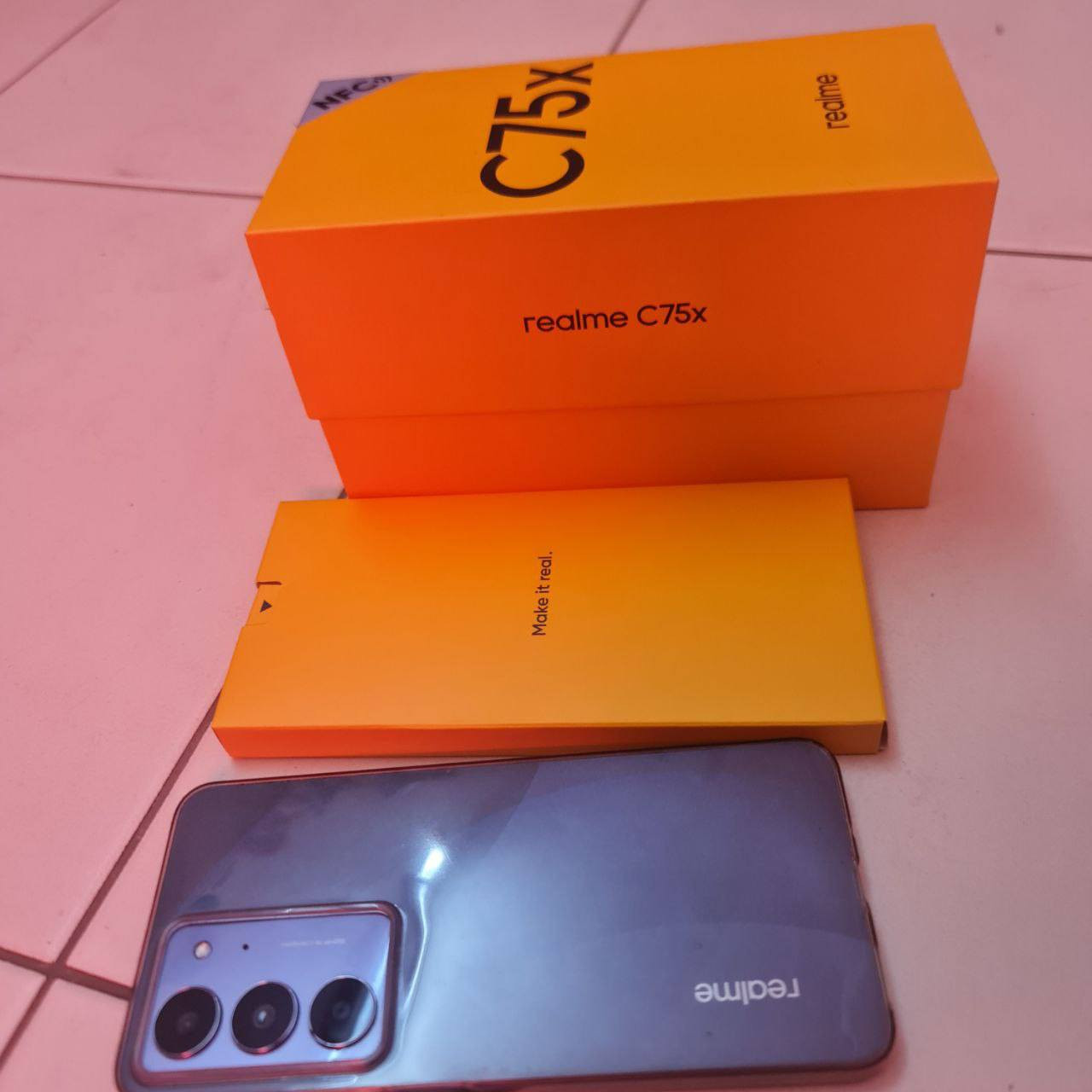 للبيع جهاز REALME☠️ C75X  NFC  أعلى فئه💯
البطاريه: 5.300 تكفيك يومين بدون شحن 🔥
والجهاز صار استخدام شهرين بس 
الجهاز جديد بمعنى الكلمه 
الذاكرة 256 GB انسى الذاكرة🩵 
الرام 24 GB انسى الرام والذاكرة💓
الكامره : 50 ميجابكسل مدعومه💯 بالذكاء الاسطناعي ☠️
الشاشه: AMOLED وبدقه عاليه جدا 🛑
120 هيرتز HZ💟
يدعم بطاقه ال NFC أو الشريحه 💢
دبل سيمكارت  💛
3 كاميرات ب الجهاز شكله كلش حلو🤍 
والمواصفات البقيه معروفه
ماكو هيج سعر بالسوك 
السعر 195 الف وبي مجال بسيط 
ماكو هيج سعر بالسوك
والجهاز جديد بمعنى الكلمه


**إذا كنت صاحب هذا الإعلان وتريد حذفه لأي سبب، رجاءا أرسل رسالة إلى الدعم الفني**