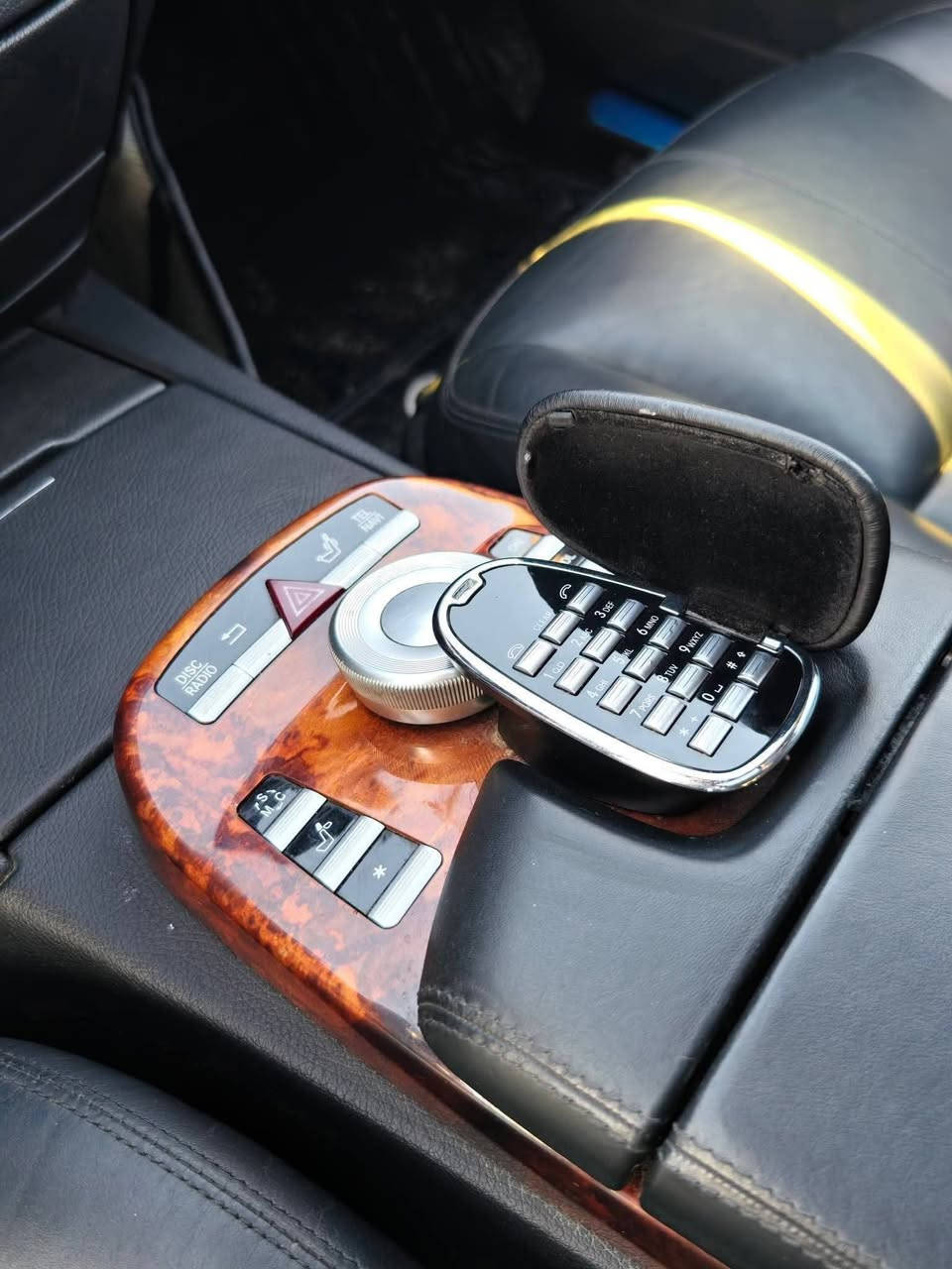 مرسيدس S550 موديل 2007 باب طويل رئاسي
فول مواصفات
مكفوله بدون صبغ 
محرك V8 
جديده جدا 
جاهزه بدون نقص 
5 بردات كهرباء 
كشنات كهرباء 4 خزن ميموري
12 ايرباك 
ابواب +جنطه شفط+مري شفط تحكم كهرباء 
لايت داينمك وي الستيرن +زراك لايت 
ستيرن كهرباء 
سستم صوت هارمن كاردن 
مكان السيارة الناصرية المركز 
للاستفسار ***********
