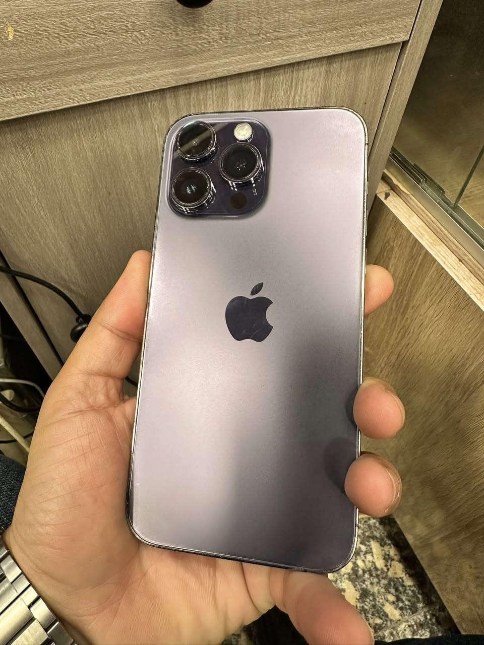 السلام عليكم
١٤ بروماكس ذاكرة ٢٥٦ بطارية ٨٢ بلادية
الجهاز A/AA شرق اوسط 
مبدل شاشة اصلية من ابل
الباقي كلشي مكفول ملحقات كيبل اصلي ممستخدم وياه
السعر ٦٥٠ مجال قليل
 مكاني زيونة
***********
