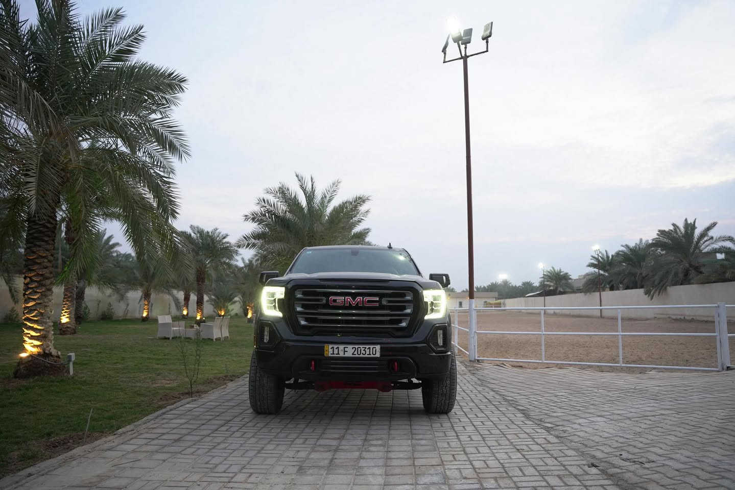 السلام عليكم من رخصه الادمن
GMC سييرا AT4
موديل 2022
وارد أمريكي
بدون صبغ السيارة بيها بابين مبدلات نفس اللون مال السايق و الي وراها
1 مرفعه ترفيع rough country ترفيع امريكا
2 كير تعليك
3 محرك السيارة 6200 cc
4 كشنات كهرباء
5 سيارة دفع رباعي off road
6 كشنات جلد اسود
السيارة باب طويل
7 موصفات AT4 فول
8 عليها ويل
عليها دبلات روف كانتري اصلي من امريكا
السياره هواي بيها تفاصيل
***********
