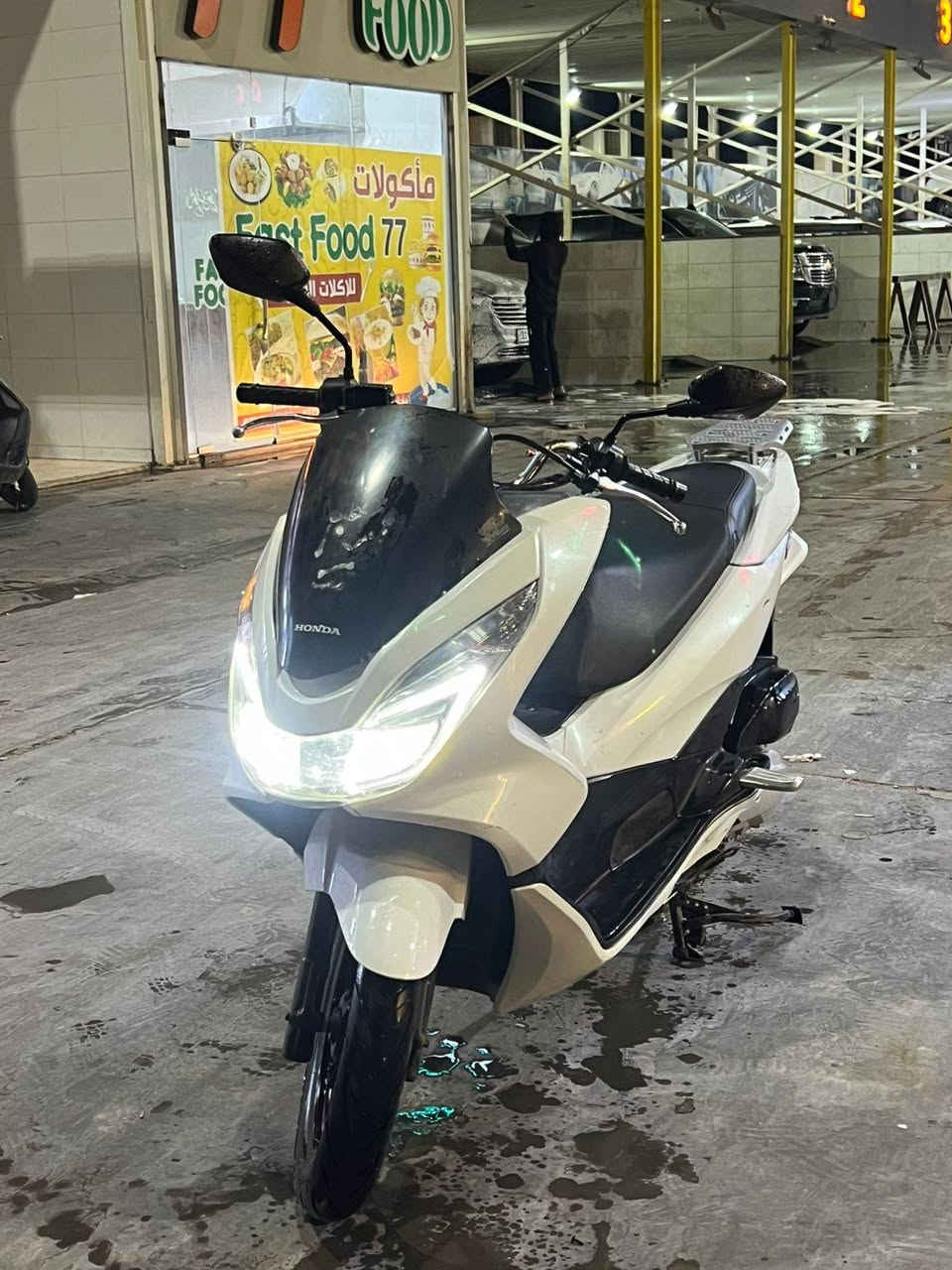 سلام عليكم 
اخوان pcx جيل ثاني 
حساس زداحام 
حساس ستان
دراجه مكفوله 
مكاني كوت 
***********
