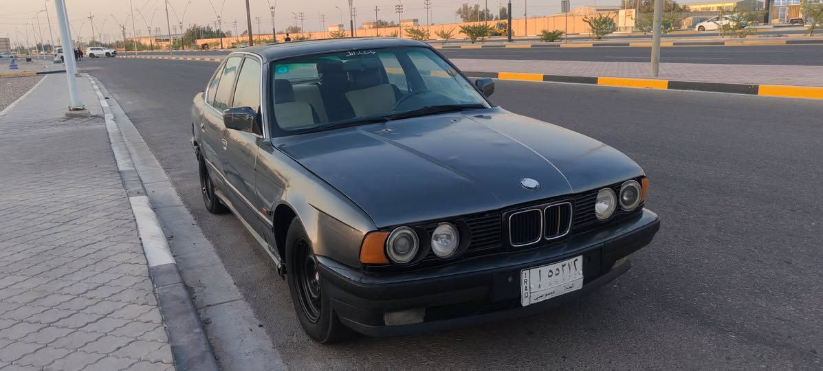 بي ام 91 رقم نجف مشروع وطني ل 2027
مكينه 3000 محور 
السعر 24 بيهه مجال 
مكان سفوان 
***********
