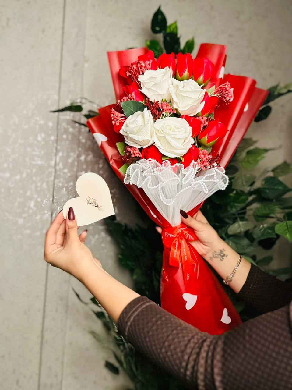 وقعتُ في حُب هذه التفاصيل.. شوفوا الجمال! 🥺❤️ بمناسبة عيد الحب بوكي ورد تختصر كل معاني اللطافة.❤️❤️❤️.

بعض الهدايا ليست مجرد أشياء، بل هي مشاعر مُغلفة بالورد.. شكرًا لمن جعل يومي أجمل بوجوده وبجمال ذوقه." 🌹✨

كأنها قطعة من الفن.. تناغم الأحمر مع الأبيض يعطي شعور بالفخامة. الورد مو بس هدية، الورد تقدير للروح." ❤️ شكرًا من القلب. 💍✨
مع كارت عبر بهدية تحچي عنك 💌

سعر البوكي 25 الف
🚘يوجد خدمة توصيل لجميع محافظات العراق 5الاف🚘 كركوك, العراق


**إذا كنت صاحب هذا الإعلان وتريد حذفه لأي سبب، رجاءا أرسل رسالة إلى الدعم الفني**