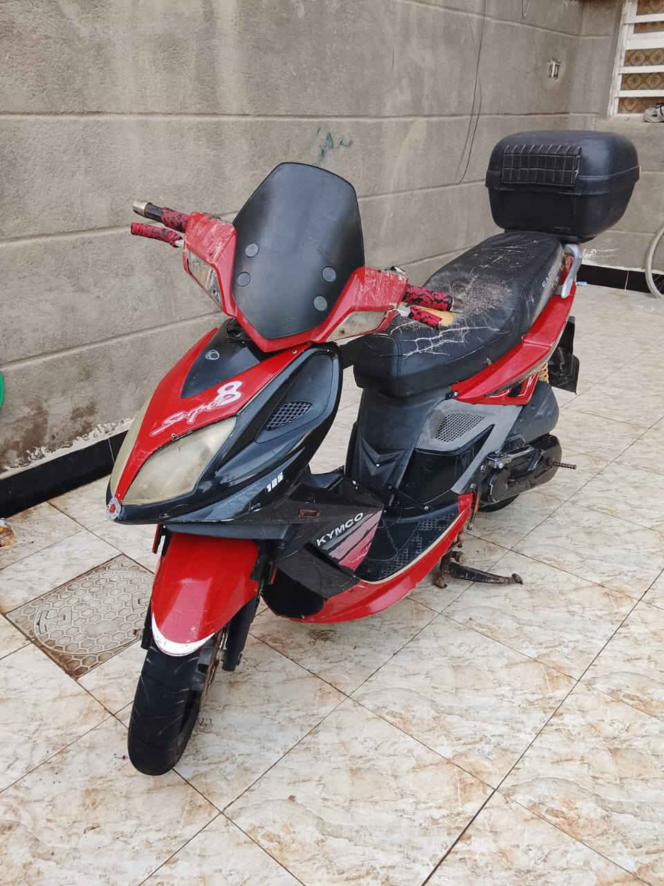 درجه كيمكو سوبر 8 نضيفه كفاله عامه المحرك 125سي  سلندر واحد نظام تبريد هوائي جير CVT تشتغل عبر سلف ستارتر كهربائي وهندل تشغيل احتياطي و للاستفسار خاص


**إذا كنت صاحب هذا الإعلان وتريد حذفه لأي سبب، رجاءا أرسل رسالة إلى الدعم الفني**