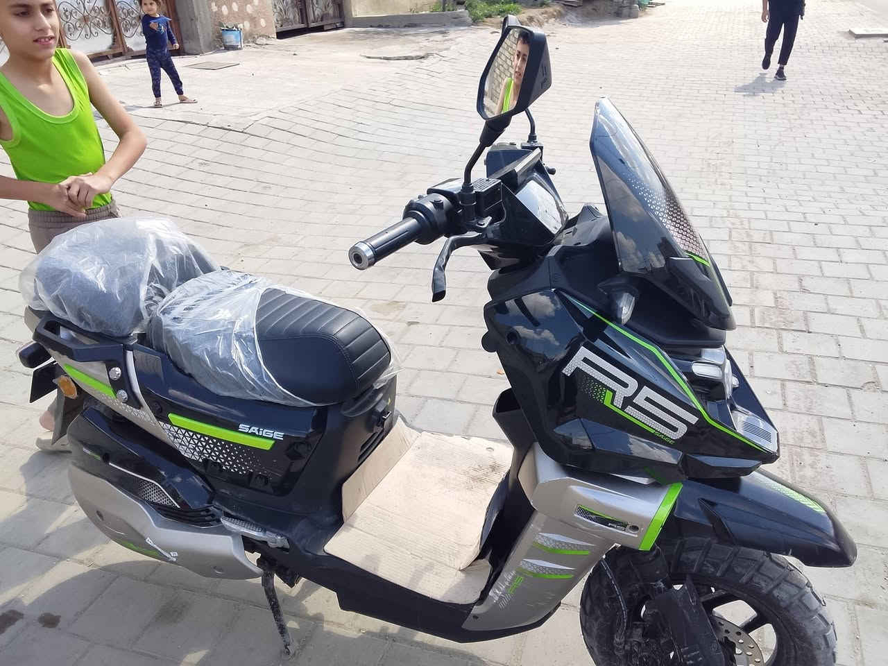 سلام عليكم دراجه اباجي سايج موديل ٢٠٢٦ ماشيه ٤٥٠ تاريخ الشراء 7/3/2026   السعر 10100 مليون و١٠٠ الف  جديده مواصفاته معروفه هاتف واتساب ***********
