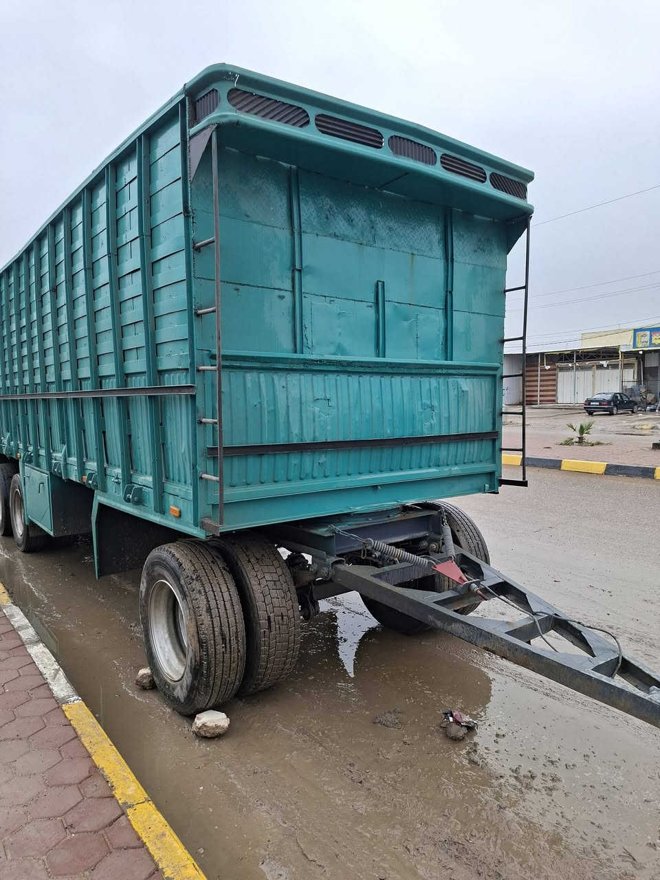 مقطوره للبيع  المانيه دناكير الماني 12
الطول 8 ونص ارتفاع مترين 10
تخم تاير  ***********
عنواني ديالي خان بني سعد
