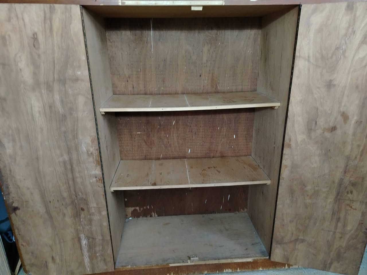 قنصور للبيع 4ابواب
مكان حي البكر 
السعر ٩٠ وبي مجال 
رقم ***********
