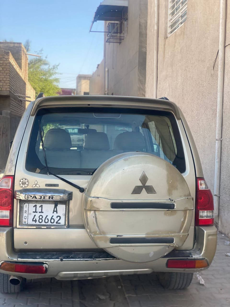 سلام عليكم سياره باجيرو موديل 6بيه جراد شويه السياره جاهزه من كلشي اي نقص ما بيه تخم تاير صدر امي خالفي نضيف كهربيت كله شغاله تبريد 3قطع ويه السويج رقم بغداد باسمي مباشر تحول مكاني بغداد مكينه 3800 صرف عتيادي حلوه حل المكينه 3500يعني صرف طبيعي مكينه 6سندر سعره 72وبيه مجال ال شراي  كلشي موضح بل فديو  هذني رقامي بيهن وتساب ***********.         ***********
