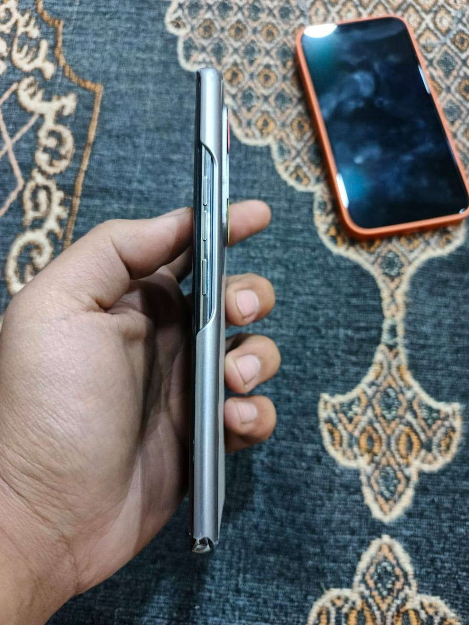 سلام عليكم البيع جهاز تكنو كامون 40 برو 5G 
جهاز جديد غراضه كامله الذاكرة 256 السعر 275 وبي مجال 
مكاني الشعب رقمي***********
