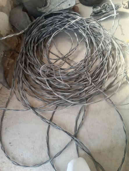 للبيع ضفيره كهرباء خطين. طول 130 متر السعر 100 اتصال *********** المكان طويريج الخيرات
