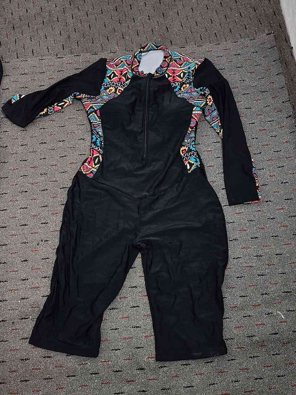 ملابس دلفري وبايكريا مبطنه بدلات كامله ماركات جدد كلهن مع شورتات طبيه ب٢٥ مكاني تلكيف
