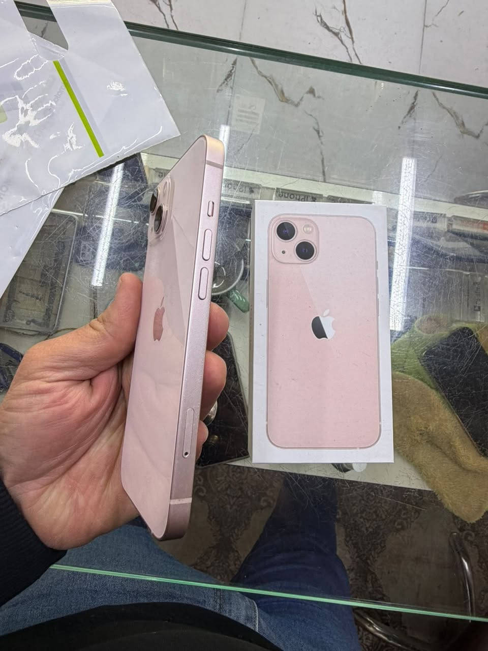 ايفون 13 عادي المميز الوردي
دبل خطين شرق اوسط بطارية 89 
ذاكرة 128 وملحقاته كاملة نظافته ١٠٠/١٠٠  
((( السعر مناسب ومرتب 💙 )))
وشعندك للبيع او مرواس او تشتري كلشي نستقبل راسلني عالخاص عنواني النجف 
*********** رقمي هذا للاستفسار
