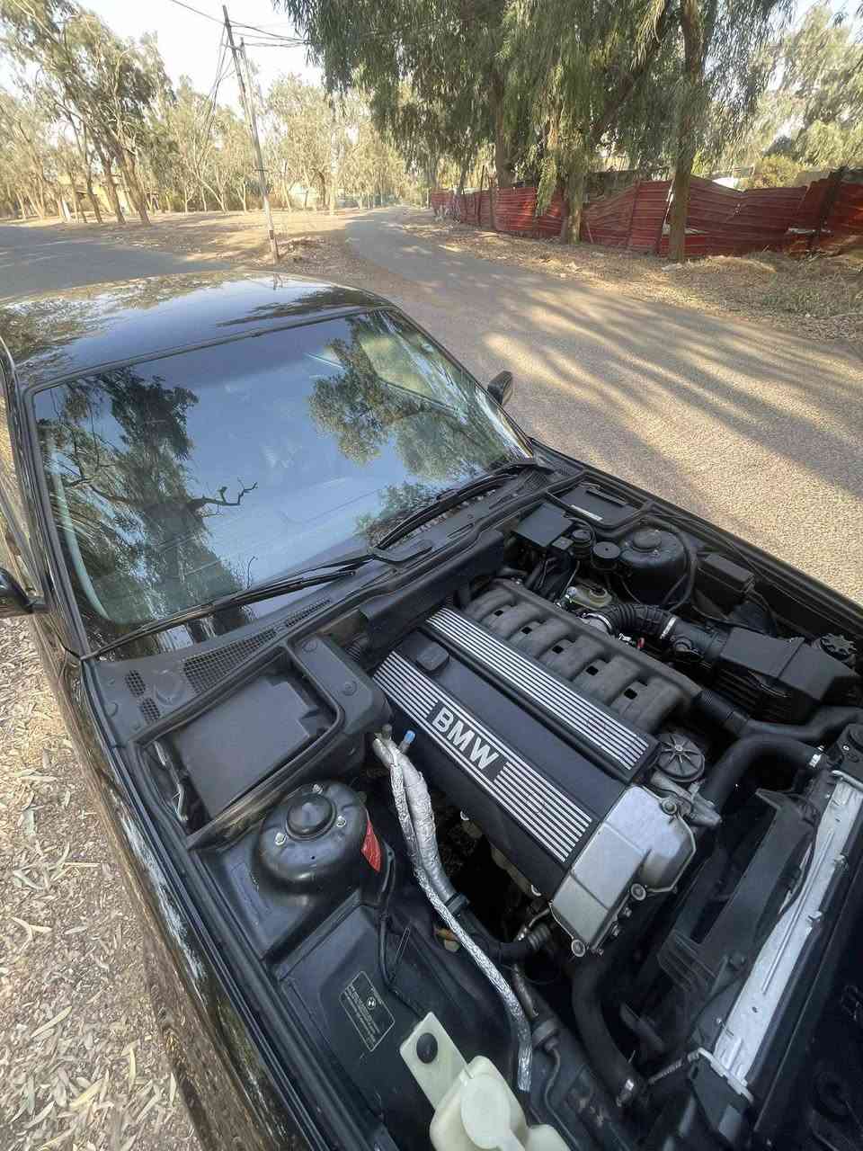 السلام عليكم من رخصة الادمن المحترم 
للبيع bmw حجم 525 مسكر فاينوس موديل 1993 اصل
السيارة جديده جدا لون اسود رقم سليمانية 
التحويل ثاني يوم هزة وسنويه جديده 
مابيها اي نقص 
تخم تاير جديد 
غرفه كارتير 
صاج ملكي 
السيارة جاهزة مكاني بغداد البياع السعر 80 وبيها مجال بسيط 
***********
***********
عمار ابو مؤمل
