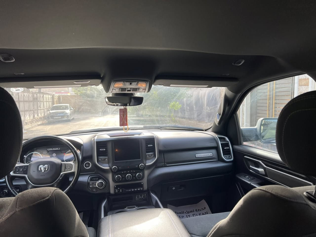 السلام عليكم
رام موديل 2022هيمي  الحادث ماله بنيد ودعاميه 

بدون إيرباك معلايه2انج ونص من أمريكا

بصمه تشغيل عن بعد 

مري شفط معه تعتيم ذاتي 

هند بريل كهربائي 

حساسات امامي وخلفي 

الجامة الخلفيه كهرباىيه 

90ميل ماشية السيارة 

السياره خير من الله بعد احله من الصوره 

وبعد بيه هم موصفات 

السعر 250ورقه 

وبيه مجال الشراي 

السيارة بسمي تحويل ثاني يوم

العنوان بغداد الحبيبية

***********
