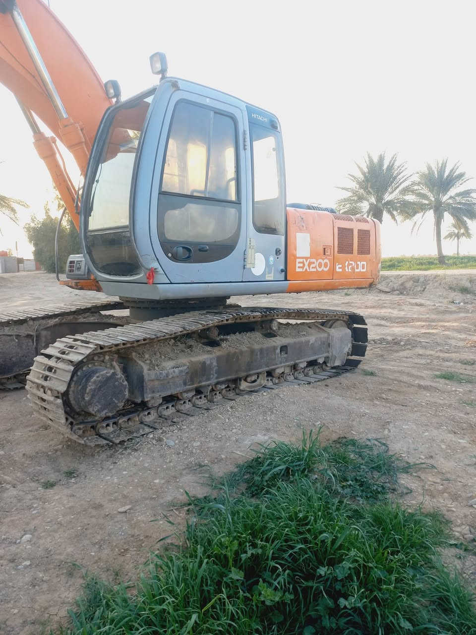 سلام عليكم حفاره فايف للبيع موديل  2000 رقم ألماني  مامفتوح كلشي بيه  ***********
