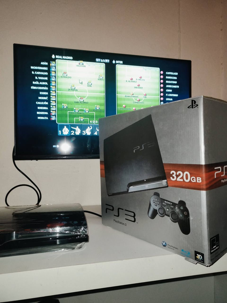 بلي ثري مستخدم فترة كلش قليلة وياه يوبي اس حماية يو بي اس جديد بكارتونته و هارد كله اللعاب قوية و يدات اثنين شغالات مبيهن اي مشكلة وملحقاته ب 140 للتواصل 

***********
