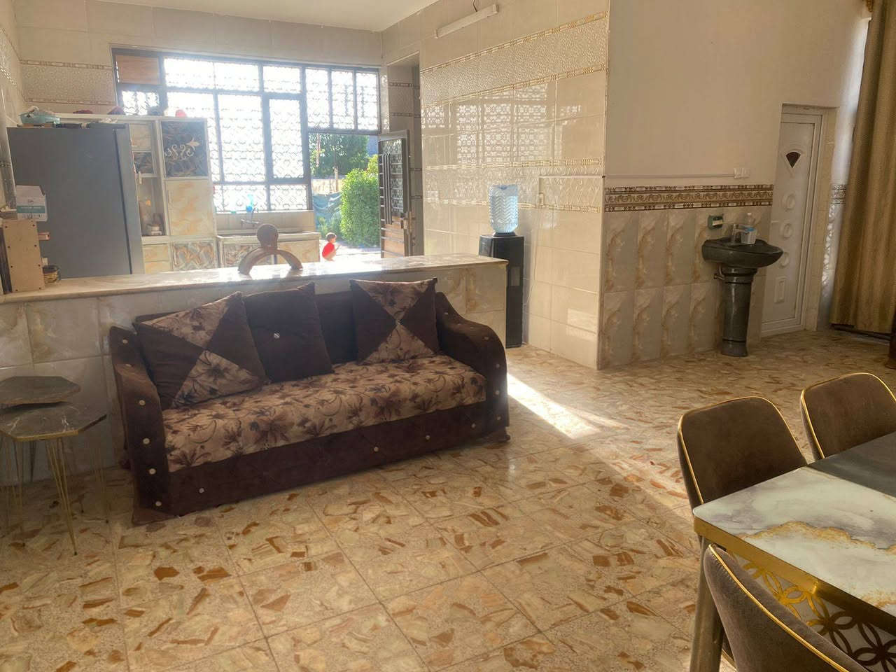 نصف دونم للبيع بغداد السياحي خلف مدرسه مسقط قرب قريه الجنابات سند35
يحتوي البيت ع غرف نوم عدد 2 وحده ماستر ومطبخ حار وبارد
وصاله 8في4 ومسبح خلف البيت3في6قيد الانشاء البيت بي نقص استقبال ودرج فقط بناء2023
السعر 110هاتف***********
