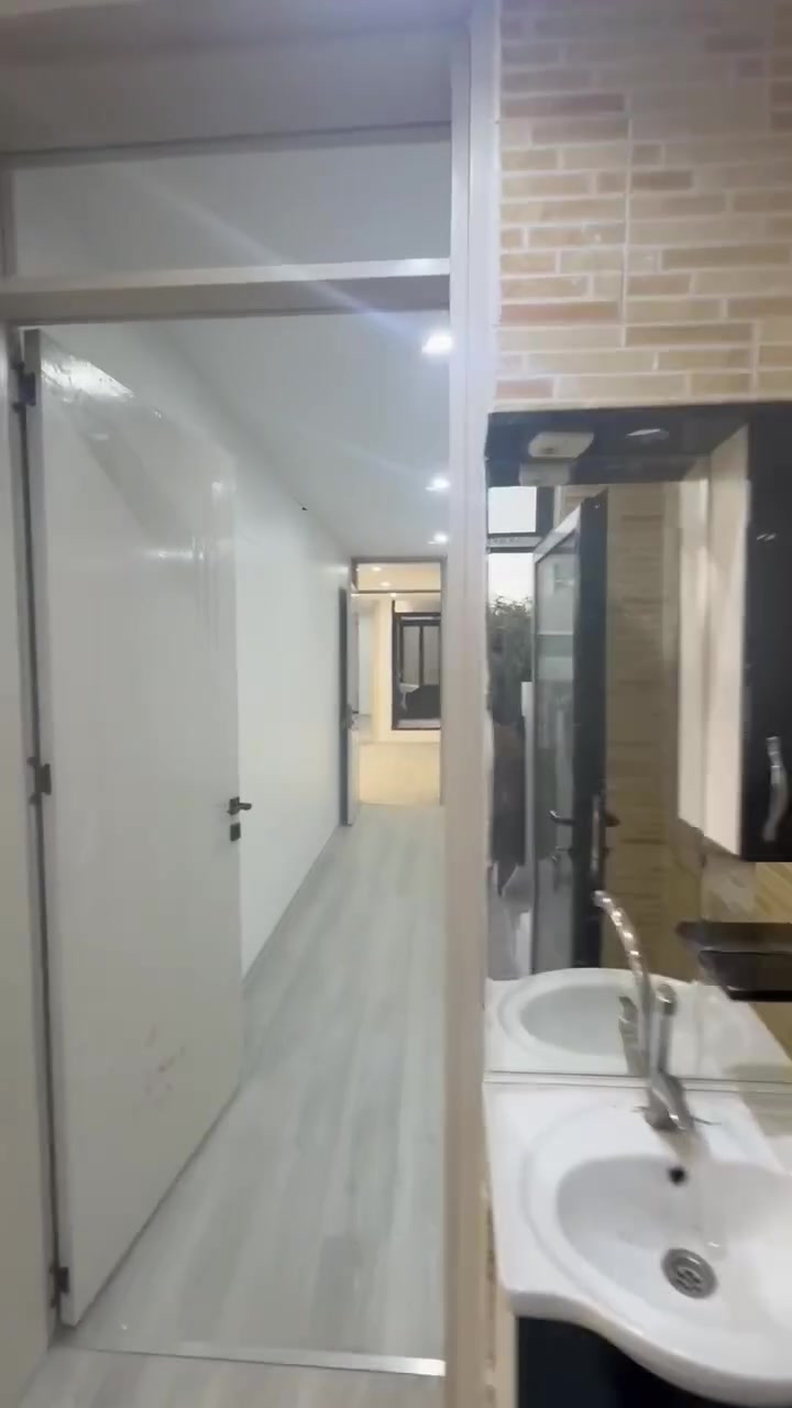 🏡 خانو بۆ فرۆشتن لە گەڕەکی کازیوەی ٢ 🏡
​ئۆفەرێکی تایبەت و بێوێنە بۆ ئەو کەسانەی بەدوای خانویەکی گەورە و شیاو بۆ دوو ماڵ دەگەڕێن! 👇
​📐 تایبەتمەندییەکانی خانوەکە:
​ڕووبەر: 200 مەتر دووجا 📏
​ژمارەی نهۆم: ٢ نهۆم (بۆ دوو ماڵی جیاواز دەستدەدات) 👥
​ڕووی خانوو: ڕووی قیبلە 🕋
​نەخشەی خانوەکە: هەردوو نهۆمەکە وەک یەک دیزاین کراون ✨
​🚪 پێکهاتەی هەر نهۆمێک:
​میوان و هۆڵی کراوە 🛋️
​مەتبەخ و مساعید مەتبەخ 🍳👩‍
​٢ ژووری نوستن 🛏️🛏️
​مشتەمەلات 🚿🚽
​گەراجی ئۆتۆمبێل 🚗
​📞 بۆ پەیوەندی و زانیاری زیاتر:
​ئەگەر دەتەوێت ئەم خانوە ببێت بە موڵکی تۆ، یان ئەگەر موڵکێکت هەیە بۆ فرۆشتن، پەیوەندیمان پێوە بکە! بێ بەرامبەر ڕیکلامت بۆ دەکەین:
​📱 ***********
​📱 ***********
​✨ پەلە بکە و ئەم هەلە لەدەست مەدە! ✨
