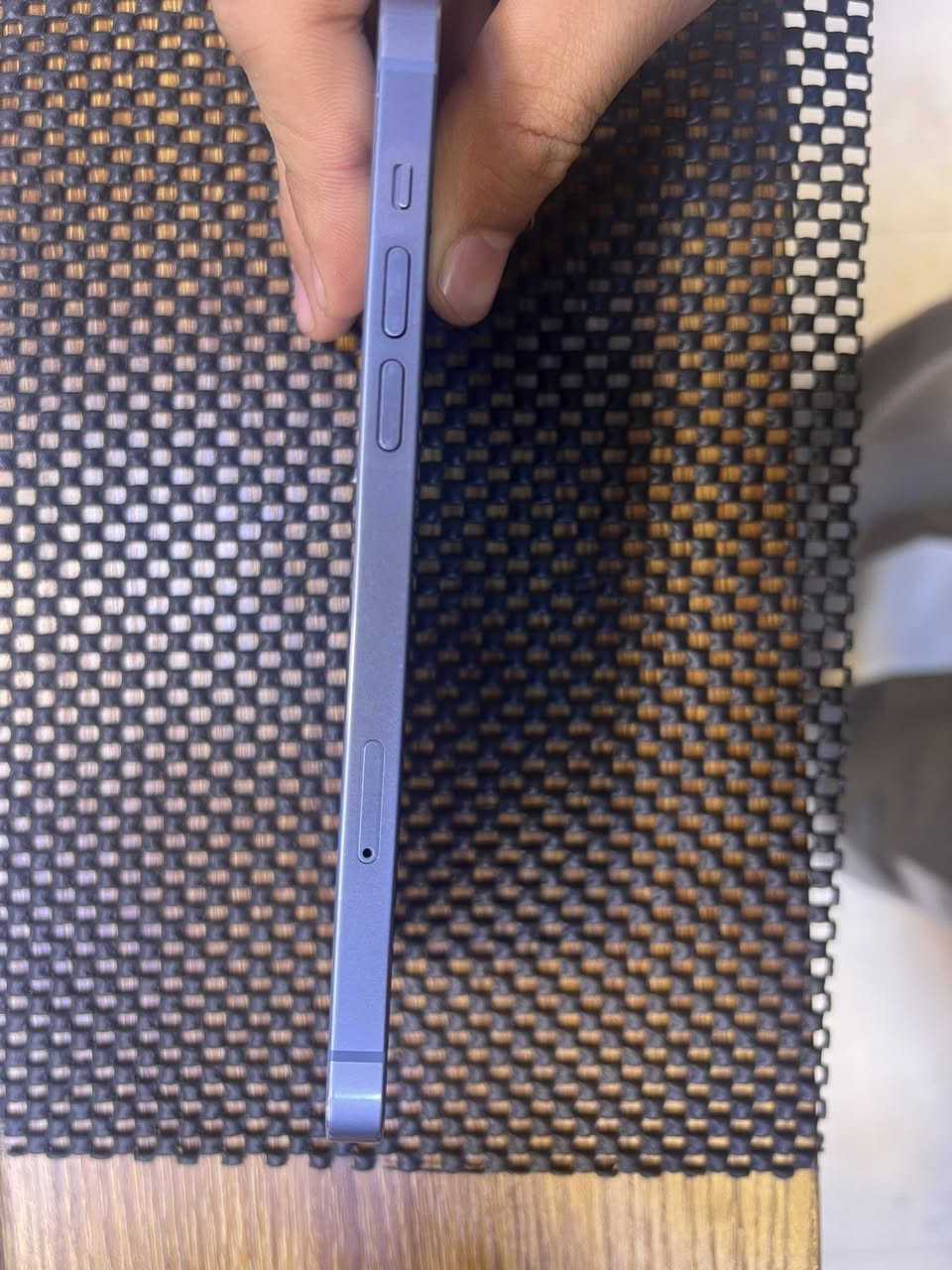 ايفون 14   بلص الحجم الجبير ذاكره 256
دبل شريحه  ما مفتوح  حجم البطاريه 91 على وضع الشركه 
السعر 600 الف 
العلوان البصره الجنينه شارع البهو  
للتصال ***********
