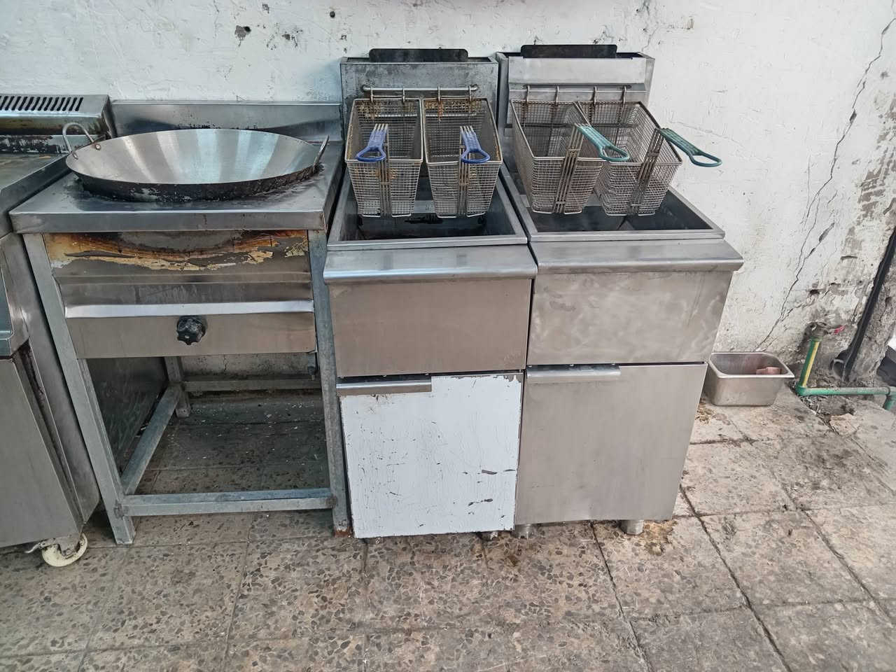 مستعدون لتجهيز المطاعم بكافه المعدات جديد ومستعمل وشراء الغراض المطاعم المستعمله الاستفسار اتصال او واتساب ***********
