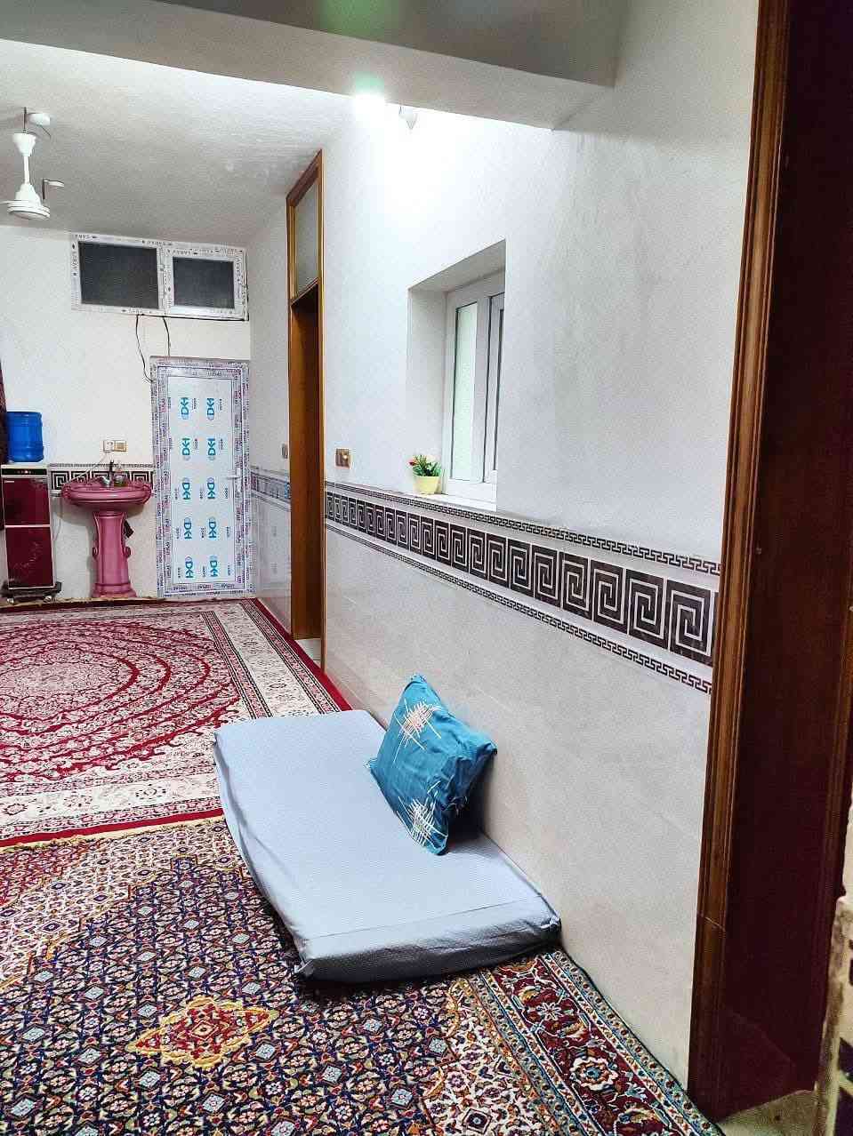 متوفر بيت للبيع إستثمار أو للسكن او ايجار سنوي في كربلاء داخل القطع نظام كهرباء مستمر العتبه ٣ طوابق نظام شقق مساحه ٨٨ متر او شريك ٢يكعدون بيه يم صحن العقيلة خارج نطاق تخطيط التوسعه يم مول الفردوس ومنطقه قابلة للصعود بسبب الاعمار اذا استثمار كل طابق دفتر سنوي أو أكثر حسب الاستثمار ***********...بسعر حسب المنطقه مليار ٣بيت على الشارع
