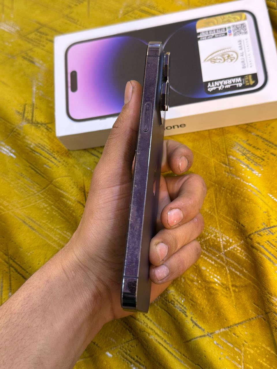 السلام عليكم حبايب ايفون 14 برو ماكس لون بنفجسي شرق اوسط ذاكره 256 خط واحد بطاريته77 نضافته مثل ما موضح بصوره بس شاصيه شويه مشخط مكفول لا مصلح ولا بي ايشي عل فحص سعره 800 قفل من الاخير ربع ماينزل ابد مكاني كربلاء *********** متواجد خاص واتصال وواتساب
