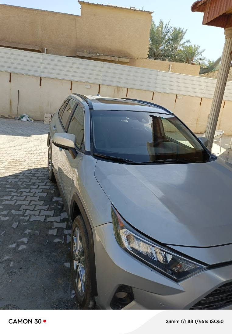 تويوتا راف فور لمتد موديل ٢٠٢١ كشنات جلد فتحة سقف مثبت سرعة لايتات زينون ماشية ٦٨ ألف كيلو حقيقي السعر ١٩٠ ورقة السيارة باسمي *********** كربلاء, العراق
