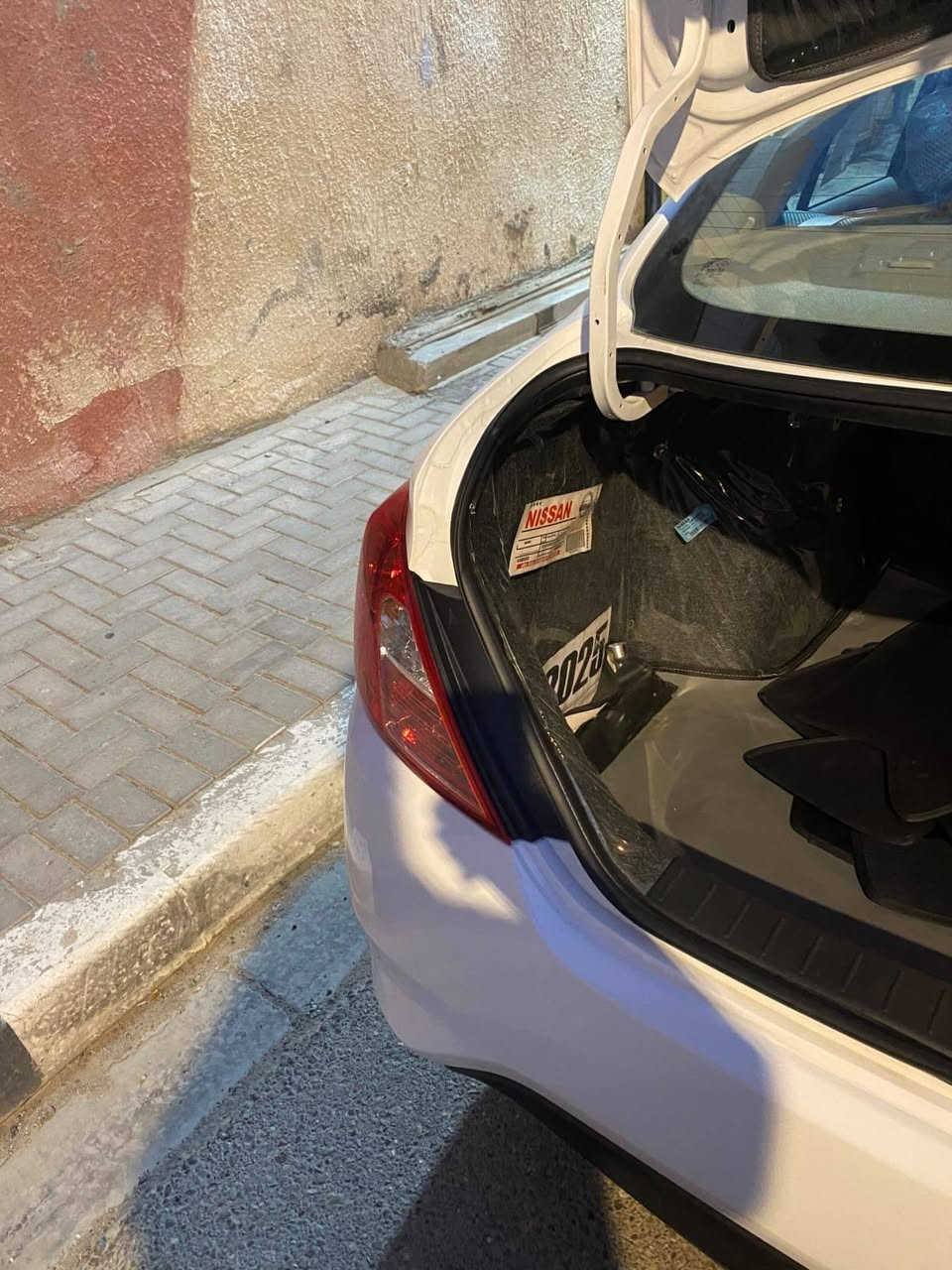 السلام عليكم نيسان هندي موديل 2025 ماشيه 6000  مدوشمه بل كامل غرفه صندوك  تسلسل جديد بعدهي زيرو شاشه لكزز مكان البصره ابو الخصيب السعر 134 وبيه مجال الرقم ***********
