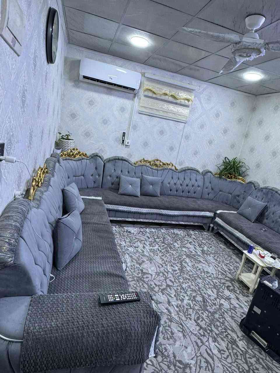 للايجار للايجار دار  ١٠٠مترغرفتين ومطبخ وصحيات وحديقه *********** *********** أو مراجعة عقارات علي الحافظ ومدخل شقق الخضراء
