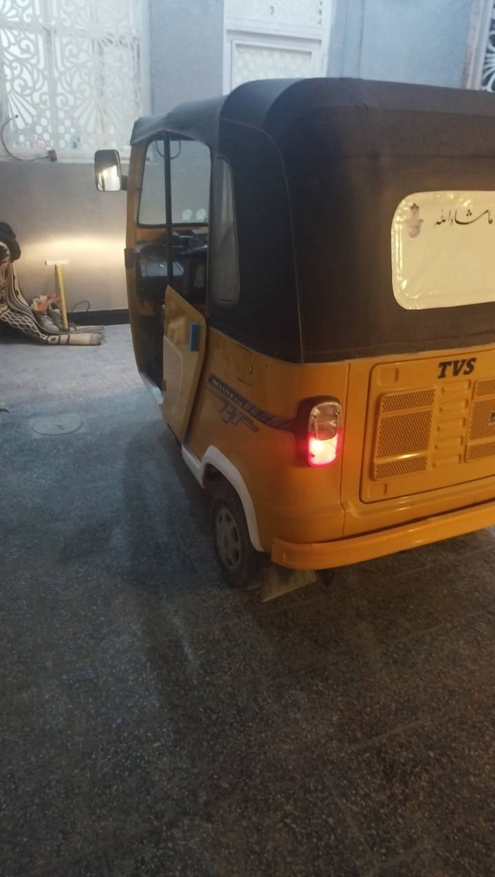 السلام عليكم اخوان التكتك للبيع جبته لخوي وضل مايشتغل بيه كاضيه نوم ومن مامشتغل بيه ضال واكفه بسمي رقم وسنويه موديل ٢٢ بشهر السابع حته ماغاسله ضال ع حطته سعرها 8500 مكفوله محرك وبدي وكشر حته تايرات الشركه نفسهن *********** عنواني بصره كرمه علي 
ملاحضه بياع شراي مابيع بس للجناي
