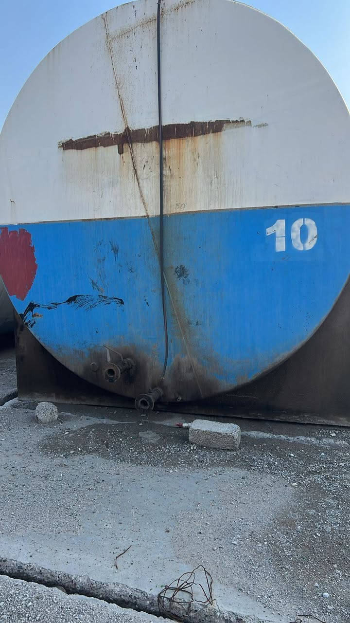 خزانات للبيع ١٠٠الف لتر بليت 6 و8 ملم ***********
