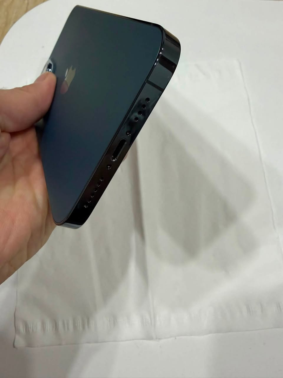 ايفون 12pro max
ذاكرة 256

البطارية 78 % اصلية 

الجهاز شخط مابي كلش جديد 

مكفول من الفتح والتبديل

الكارتونه ووصل الشراء موجود

السعر 600 الف 

مكاني الشعب/حي التجار


**إذا كنت صاحب هذا الإعلان وتريد حذفه لأي سبب، رجاءا أرسل رسالة إلى الدعم الفني**