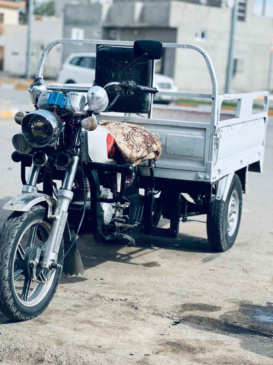 سلام عليكم ستوتة للبيع موديل 2010 رقم و سنوية كاملة تخم تاير جديد و دبلات مال فحل عايزة شوي ترتيبات سعر 900 و بيهة شوية مجال مكان ديالى جلولاء ***********
