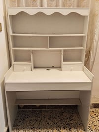 ميز مكتب • نضيف ١٠٠٪ • الكوت