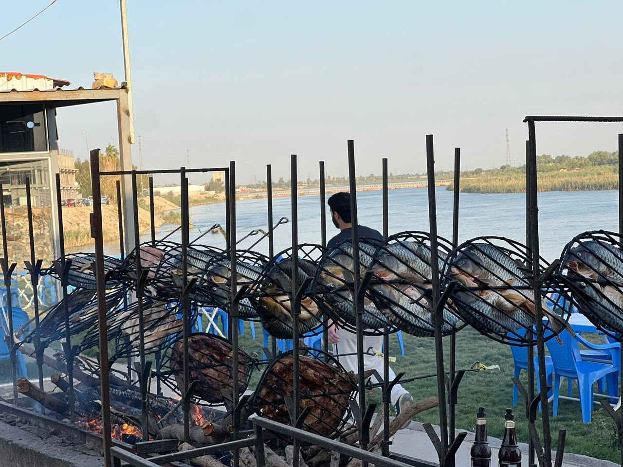 يقدم لكم اسماك ومشويات كوخ دجلة 
الذ اطباق دجاج والأسماك
دجاج مشوي على الفحم 
سمك مسكوف 
اجنحه مشوي على الفحم بالصلصه الخاصه 
يوجد لدينا صاله مطله على ضفاف نهر دجله 
العنوان العزيزية كورنيش نهر دجله 
قرب البنزين خانه الداخليه
متواجدين من ٨صباحا إلى ١ليلا
ارقام الحجز
***********
***********
