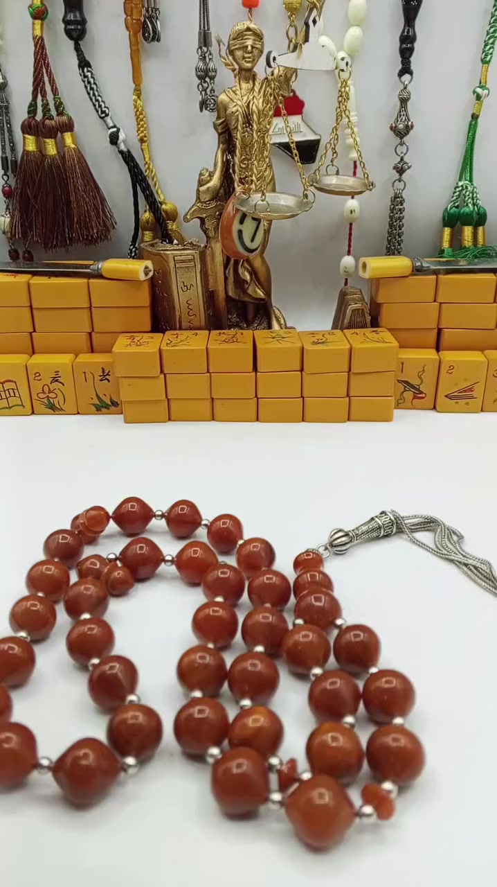 ..لعشاق القطعة المميزة من السندلوس  القديم مغلف بالكامل.
..كصة عرموطي جراخة يدوية بالكامل مع ختم الجراخ.

..دبل فواصل مع فواصل كعب غزال..33..خرزة 

..وزن المسباح..72..غرام..قياس الحبة..15..ب..13..ملم.

..قطعة  شبابية جميلة جداً.

..المهتم يتفضل خاص ويدلل..


**إذا كنت صاحب هذا الإعلان وتريد حذفه لأي سبب، رجاءا أرسل رسالة إلى الدعم الفني**