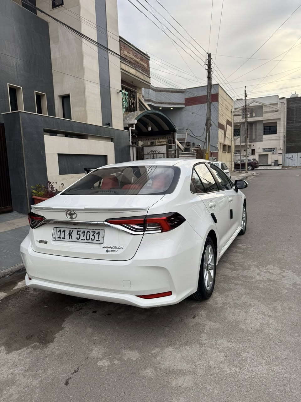 � للبيع كورلا 2025 وارد الصين 🚗
▫️ اللون: أبيض
▫️ داخل: جلد أحمر
▫️ القير: أوتوماتيك
▫️ العداد:21,000 كيلو
▫️ كشن كهرباء
▫️ الحالة: نظيفة جداً

✨ المواصفات:

 • شاشة
 • كاميرا خلفية
 • تحديد مسار
 • بلوتوث + USB
 • مثبت سرعة
 • دخول ذكي
 • مرايا كهرباء
 • تكييف قوي
 • إيربگ

🔥 المميزات:

 • السيارة ما تحتاج شي
 • مشيها ناعم
 • اقتصادية بالبنزين
 • فحص بأي مكان

💰 السعر: (158 ورقة)
📍 الموقع: (السيدية)
📞 للتواصل: (***********)
